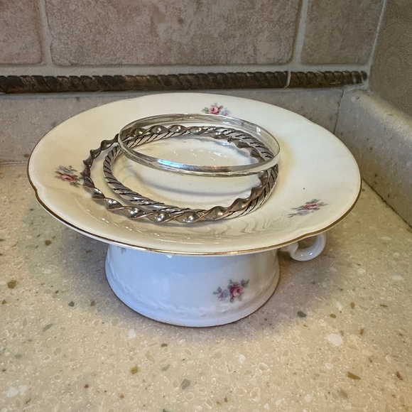 Upcycled Pedestal Stand – Vintage Teacup & Saucer with Floral Detail - Picture 2 of 4